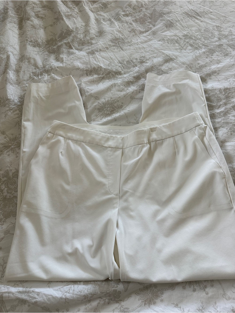 Women’s Nike White Knit Pull-On Pants large